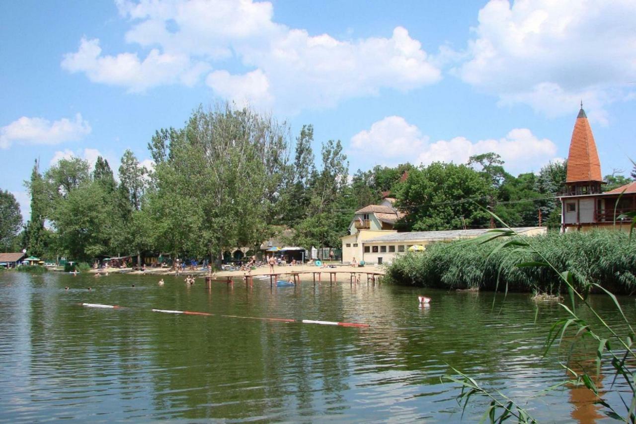 Tavi Panzio Es Etterem Bed and Breakfast Veresegyház Esterno foto