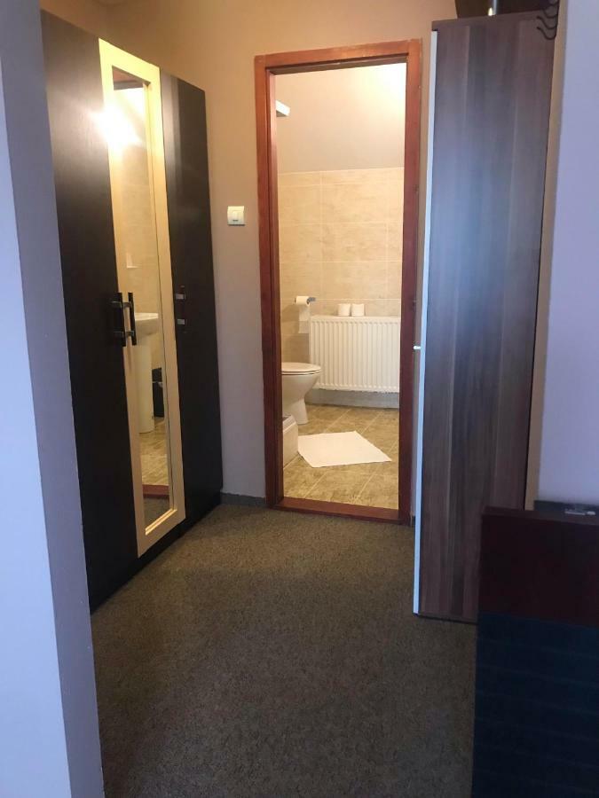 Tavi Panzio Es Etterem Bed and Breakfast Veresegyház Esterno foto