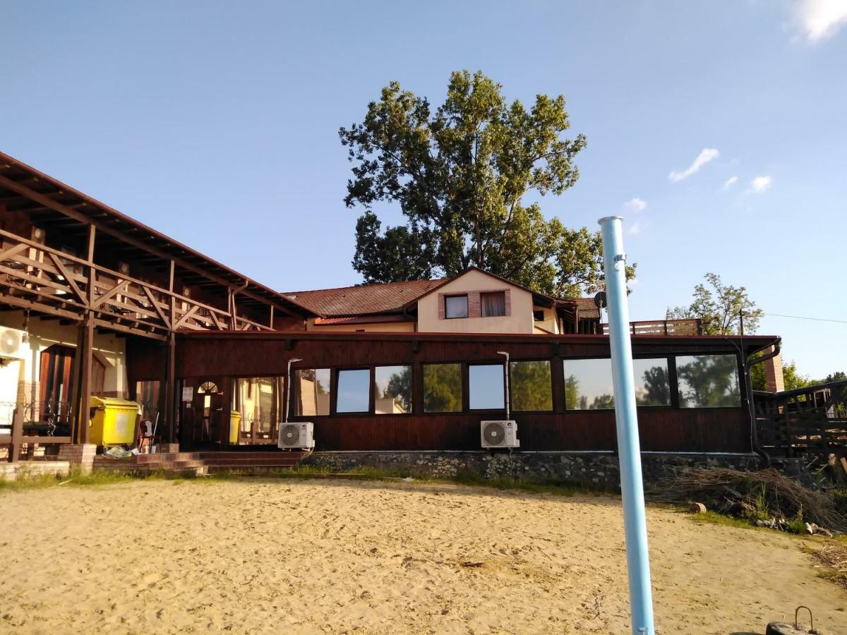 Tavi Panzio Es Etterem Bed and Breakfast Veresegyház Esterno foto