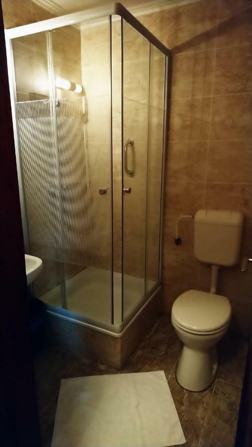 Tavi Panzio Es Etterem Bed and Breakfast Veresegyház Esterno foto