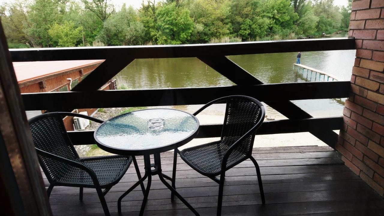 Tavi Panzio Es Etterem Bed and Breakfast Veresegyház Esterno foto