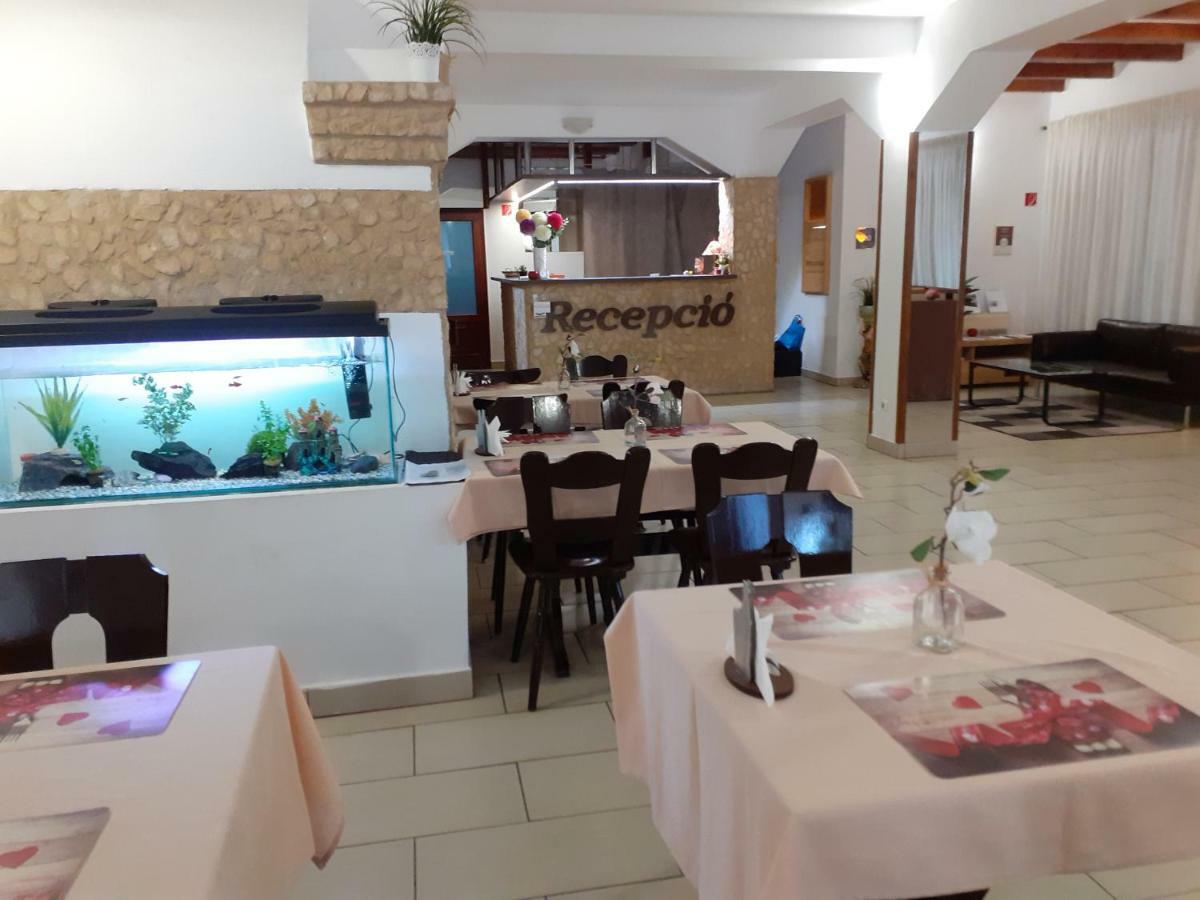 Tavi Panzio Es Etterem Bed and Breakfast Veresegyház Esterno foto