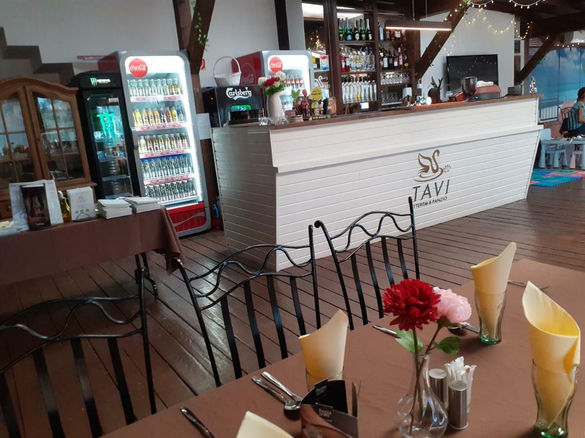 Tavi Panzio Es Etterem Bed and Breakfast Veresegyház Esterno foto