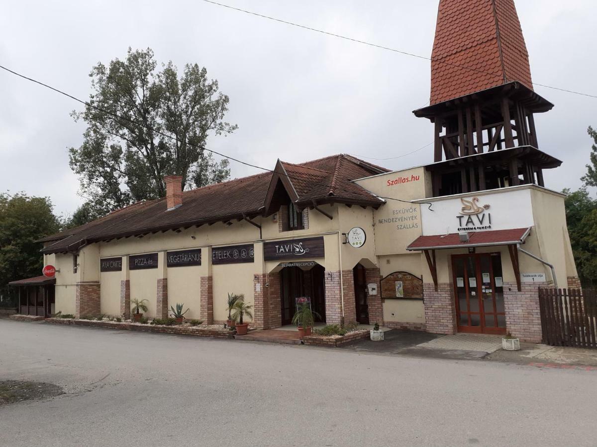 Tavi Panzio Es Etterem Bed and Breakfast Veresegyház Esterno foto