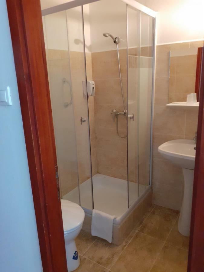 Tavi Panzio Es Etterem Bed and Breakfast Veresegyház Esterno foto
