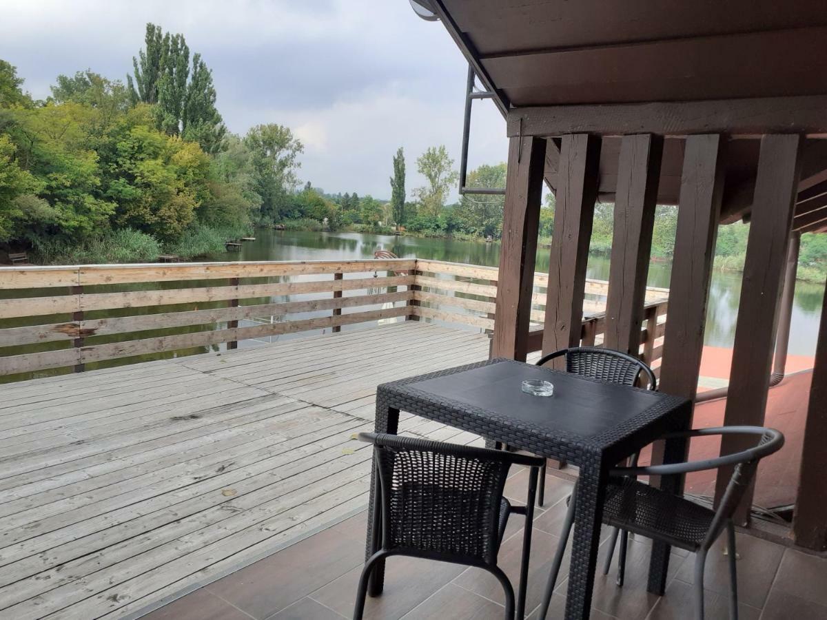 Tavi Panzio Es Etterem Bed and Breakfast Veresegyház Esterno foto