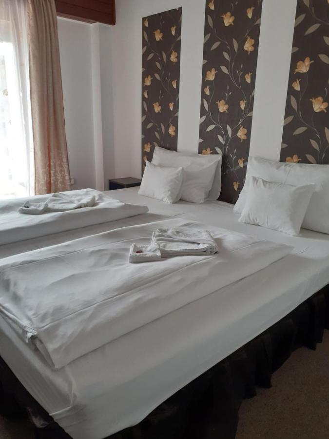 Tavi Panzio Es Etterem Bed and Breakfast Veresegyház Esterno foto