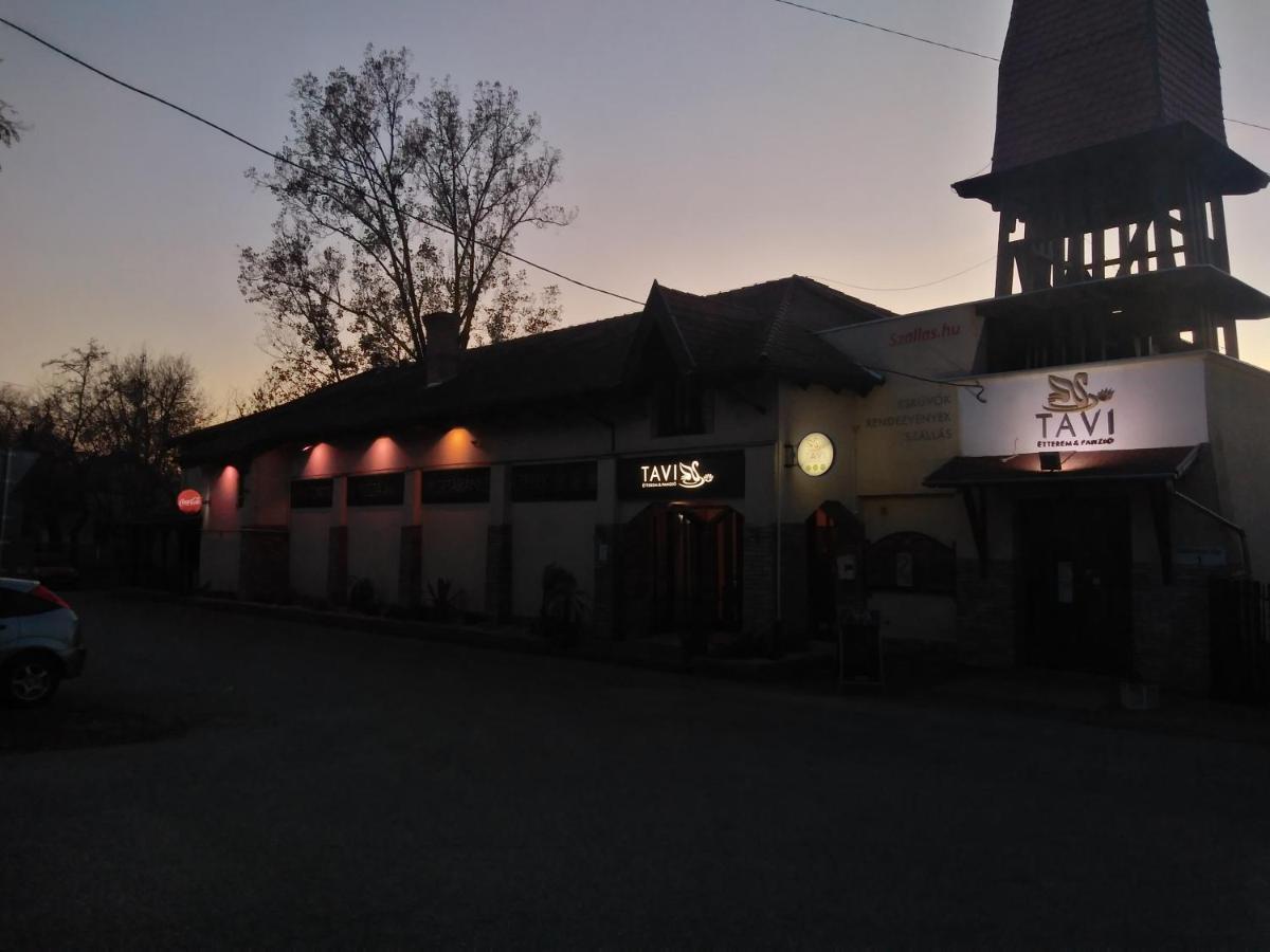 Tavi Panzio Es Etterem Bed and Breakfast Veresegyház Esterno foto
